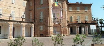 Fint hus pÄ landsbygden i hjÀrtat av Monferrato i lugnt omrÄde