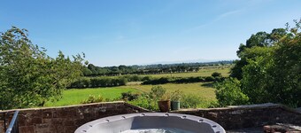 Fun & Spacious Mansion for 6 to 21+, The Lakes and Hadrian’s Wall