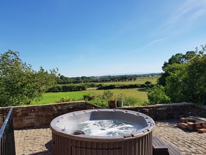 Fun & Spacious Mansion for 6 to 21+, The Lakes and Hadrian’s Wall