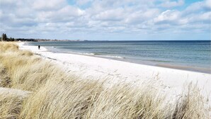 Nær stranden og fisking