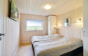 4 makuuhuonetta, vauvan matkasänky, ilmainen Wi-Fi