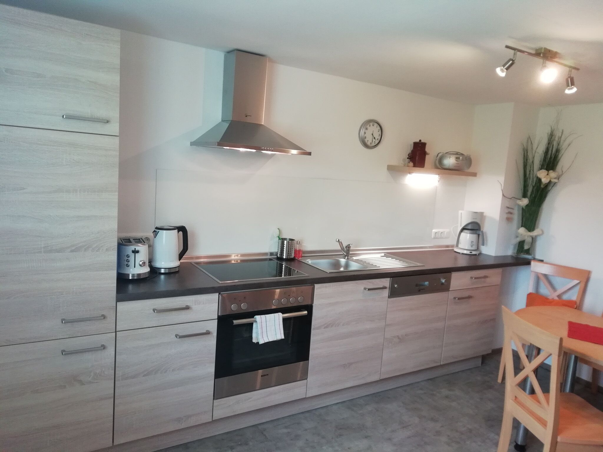 Kühlschrank, Ofen, Herdplatte, Geschirrspüler