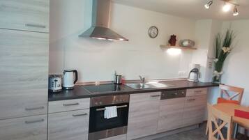 Kühlschrank, Ofen, Herdplatte, Geschirrspüler