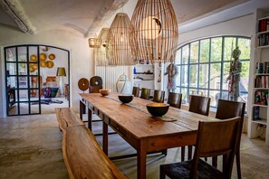 Dining - Mas de caractère in medieval village with swimming pool, in large wooded garden (Sommières)