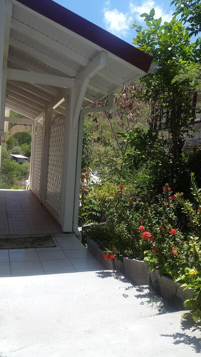 Charming, quiet F3 in Petite Anse - beach 300 m away