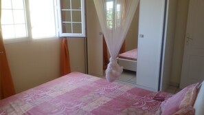 2 chambres, fer et planche à repasser, Wi-Fi gratuit, draps fournis