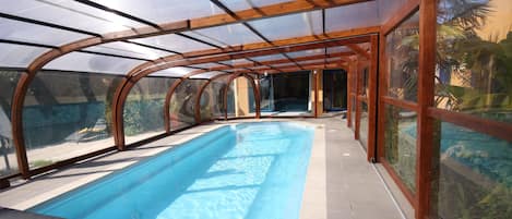 Piscina interna, piscina aquecida