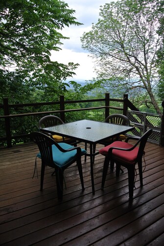 Kauniit vuoristomaisemat, runsaasti villieläimiä ja lähellä kaupunkia!