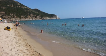 Hervorragende Wohnung in Sardinien in Residenz 100 m vom Meer entfernt