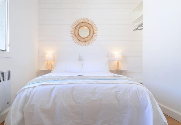 4 chambres, fer et planche à repasser, lit de bébé portatif, Wi-Fi