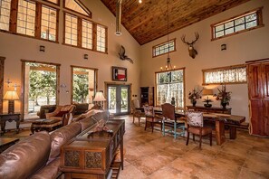 Interior - Porter's Tree Haus, Private Riverfront @Vacation Frio River Sleeps 17-34 (Concan)