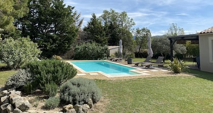 Magnificent villa in the heart of the Luberon regional park Swimming pool and air conditioning