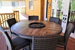 Sit around the fire pit with friends and family in this cozy outdoor space.