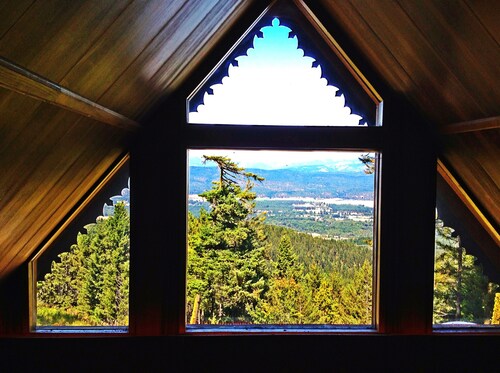 Stunning Views from Custom Cle Elum Cabin! Breweries, Hiking, Fishing, and More!