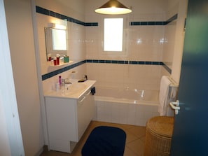 Combined shower/tub, hair dryer, towels, soap