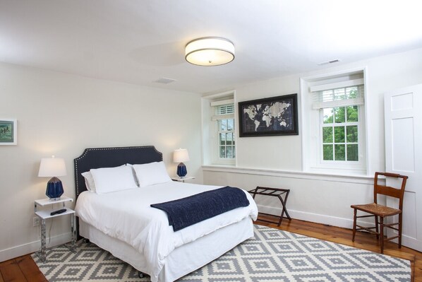 5 bedrooms, desk, iron/ironing board, travel cot