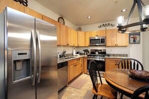 Kühlschrank, Ofen, Herdplatte, Geschirrspüler