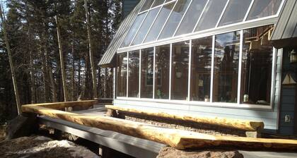 Au pied des pistes de 10.000 'oĂč vivre dans les montagnes est tout ce qu'il devrait ĂȘtre.