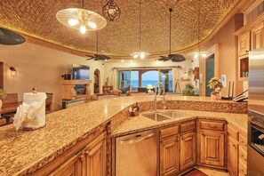 Fridge, microwave, oven, stovetop - Villa Catalina at Bella Sirena • Private hot tub (Puerto Peñasco)