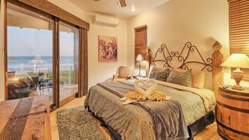 5 soverom, skrivebord, strykejern/-brett og reiseseng for barn