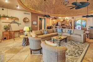 Smart TV, fireplace, Netflix, books - Villa Catalina at Bella Sirena • Private hot tub (Puerto Peñasco)