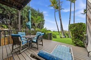 Outdoor dining - Maui Beach House (Kihei)