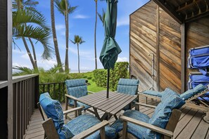 Outdoor dining - Maui Beach House (Kihei)