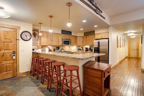Fridge, oven, stovetop, dishwasher - AL4102 | Perfect Mountain Home | 10 Hot Tubs | Winter Shuttle | Pools (Steamboat Springs)