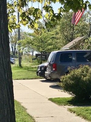 المنطقة المحيطة بالمنشأة