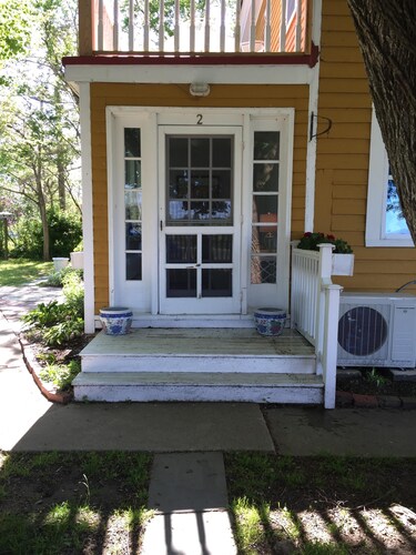 Merlot Cottage at Willow Creek Vineyard peace and tranquility.