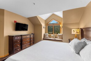 3 bedrooms, iron/ironing board, Internet, bed sheets - Ideal Location Between River Run & Mountain House Base Area w/ Mountain Views (Keystone)