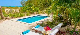 Grace Bay Beach 7A Eco Resort: Ocean
 Front +Pool+Lush Gardens 