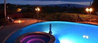 Impresionantes vistas al océano y al volcán. Piscina, Spa e incluso puedes alquilar nuestro JEEP