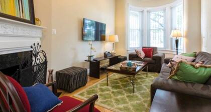 Convention Center / Logan Circle Suuri kodikas ja kätevä talo. Työpistemäärä 96!