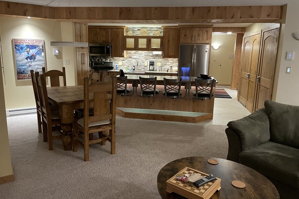 kitchen/dining areas