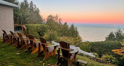 Peach of a private beach! Waterfront cliff cottage near Bayfield