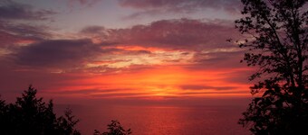Peach of a private beach! Waterfront cliff cottage near Bayfield