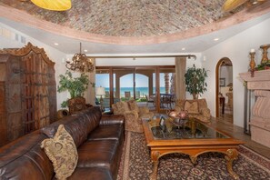 Smart TV, fireplace, DVD player, video library - Unparalleled Luxury--Beach Front House On The Water • Private Jacuzzi • Grill (Puerto Peñasco)