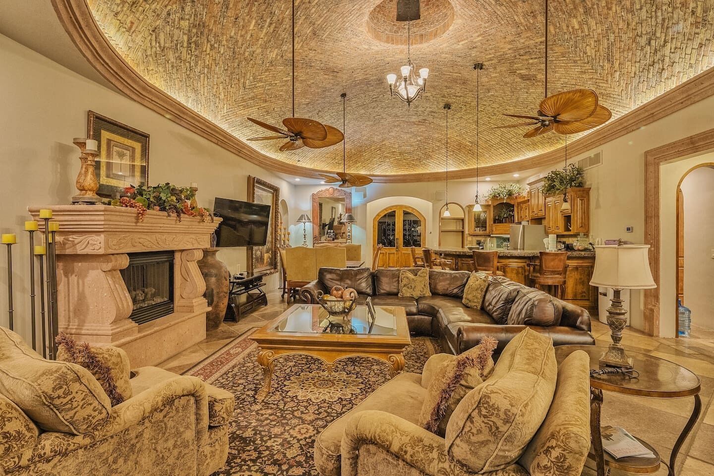 Smart-TV, peis og bøker