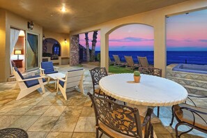 Outdoor dining - Unparalleled Luxury--Beach Front House On The Water • Private Jacuzzi • Grill (Puerto Peñasco)