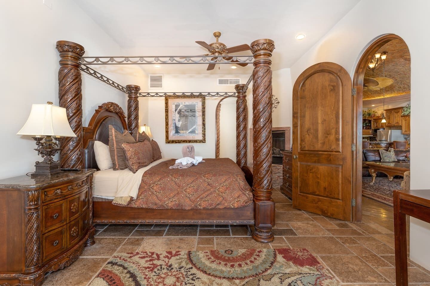 5 bedrooms, desk, iron/ironing board, travel crib