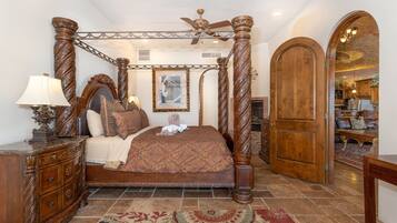 5 bedrooms, desk, iron/ironing board, travel crib