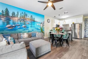 Smart TV, Netflix, streaming services, video library