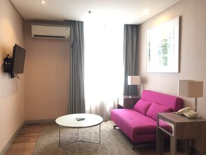 Condo, 1 quarto (Type A) | Sala de estar | TV LED