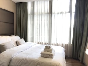 Estúdio empresarial | Edredons de pluma, cortinas blackout, ferros/tábuas de passar roupa