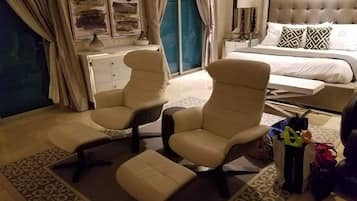 4 bedrooms, individually decorated, individually furnished