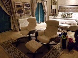 4 habitaciones, decoración personalizada y muebles diferentes 