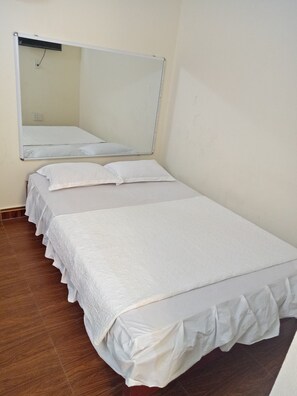 Double Room | In-room safe, desk, free WiFi - Hoa Sen Hotel (Cao Loc)