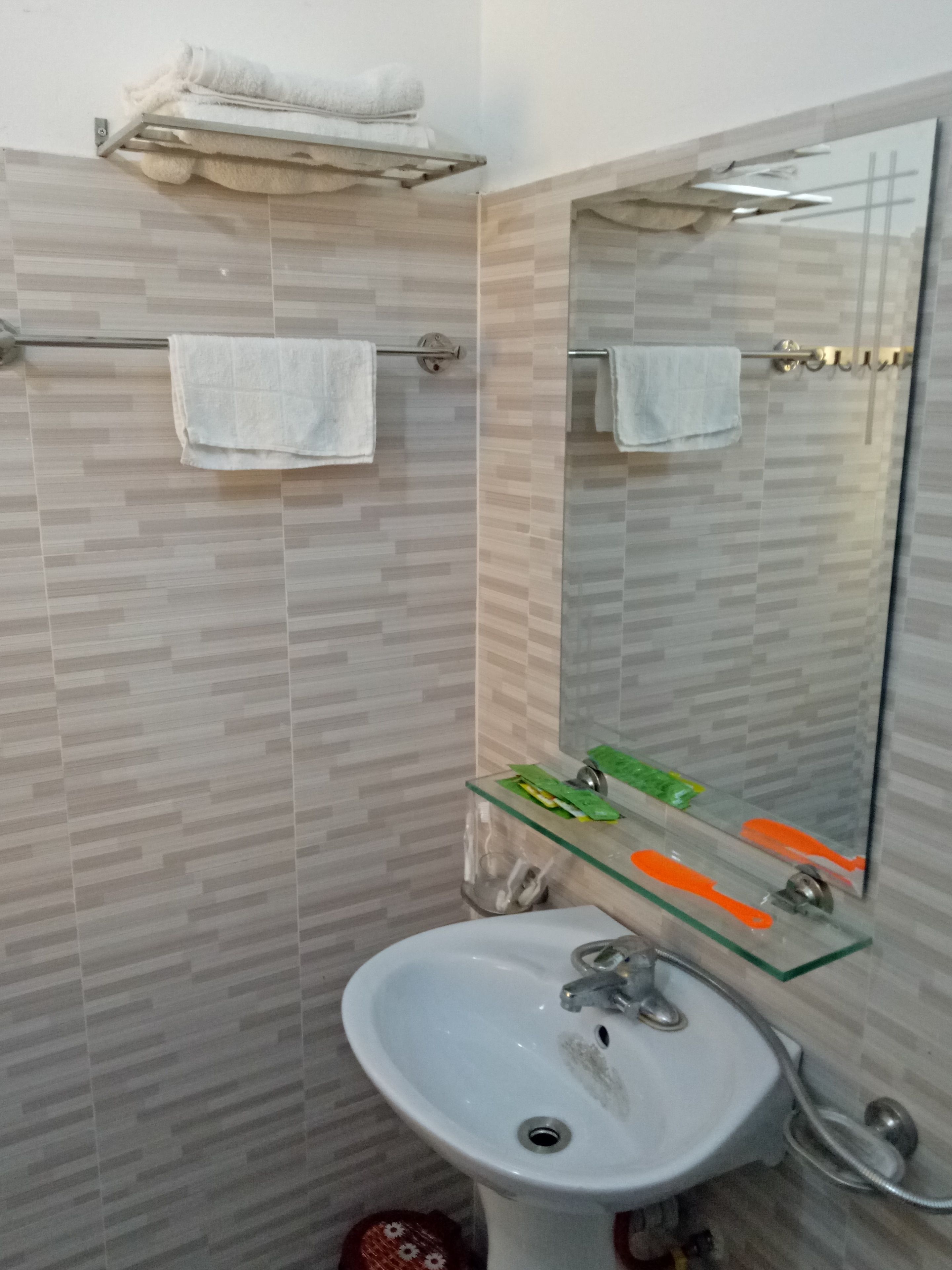 Quadruple Room | Bathroom | Shower, free toiletries, slippers, towels