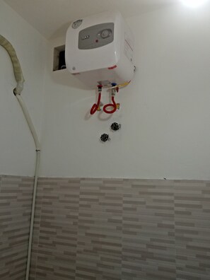 Double Room | Bathroom amenities | Shower, free toiletries, slippers, towels - Hoa Sen Hotel (Cao Loc)